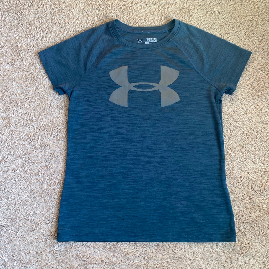 4/$25 Under Armour Top